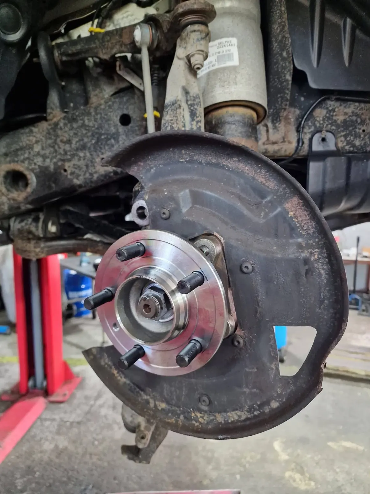 Rulment de butuc nou montat pe suspensie, reparație la Tarta Service Cluj-Napoca